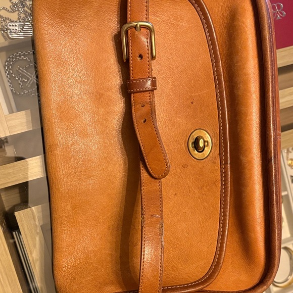 Vintage Coach Tan Genuine Leather Crossbody - Picture 11 of 12